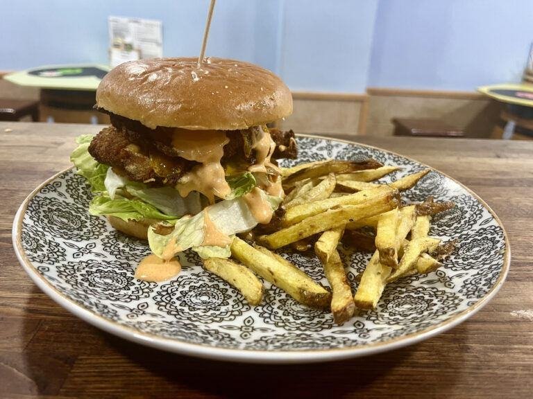 Hamburguesa doble de La Tasca Punk